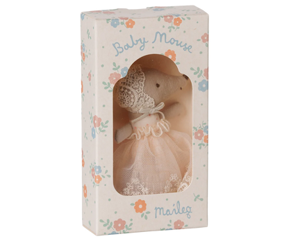 Maileg - Babymus i klänning, Peach