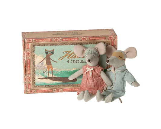 Maileg - Mummy and Daddy in a Cigar Box